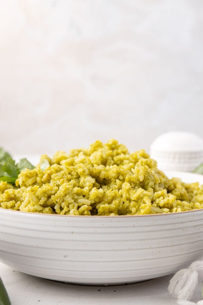 Arroz VerdeWeb056 Green rice in a bowl.