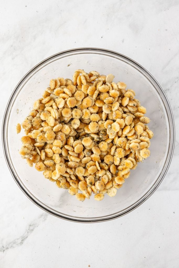 Seasoned oyster crackers