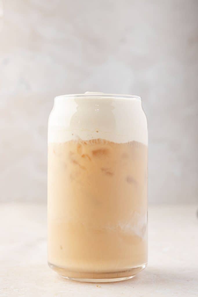 Finish gingerbread chai latte in a cup