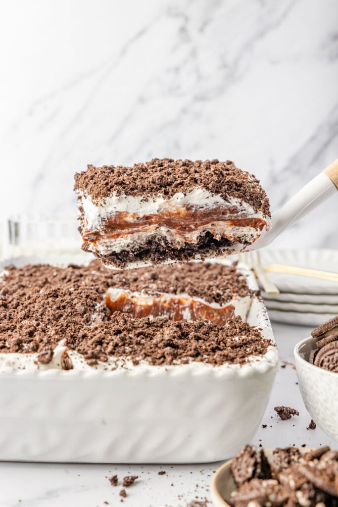 spatula removing a slice of Oreo Lasagna