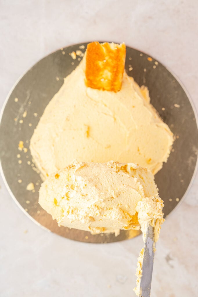 frosting a duck cake