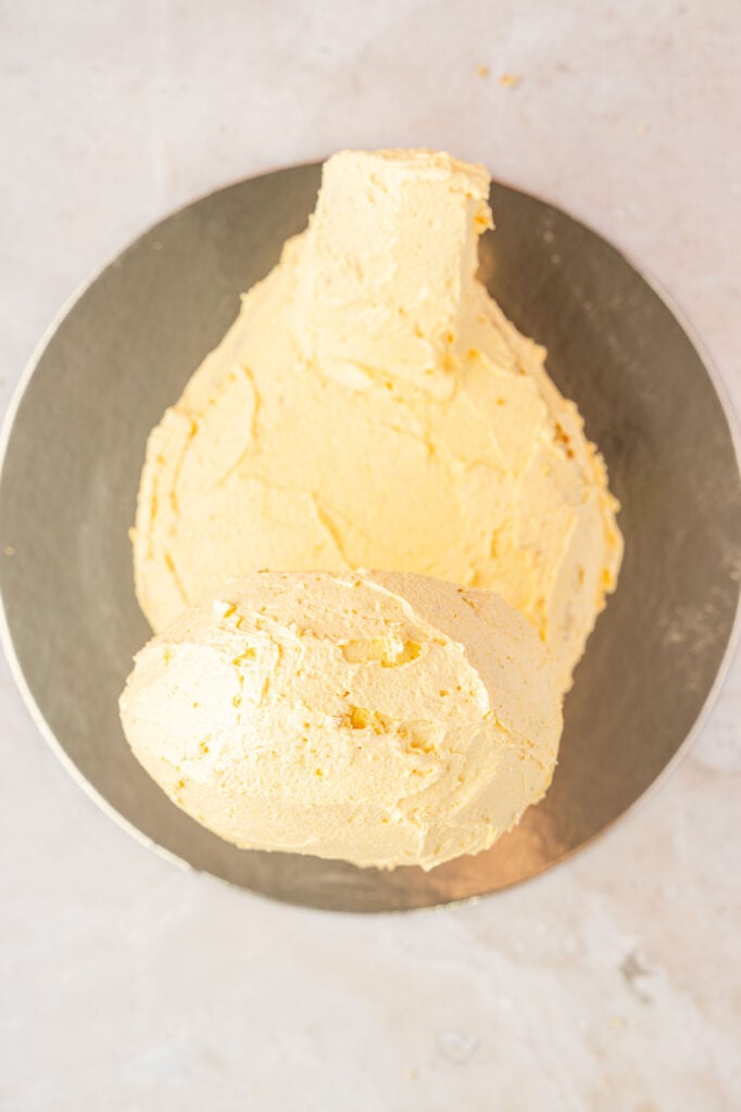 frosting a duck cake